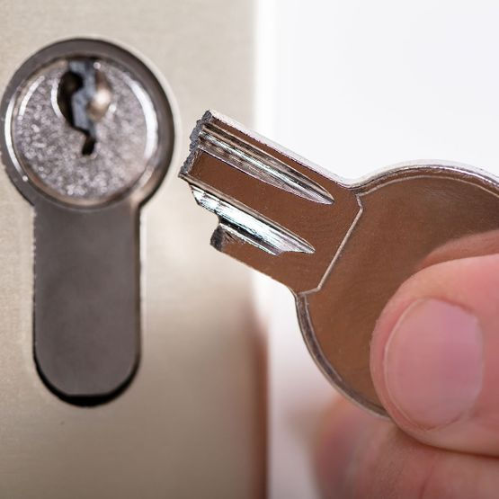 Emergency locksmith service